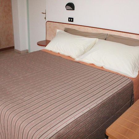 Hotel Verdemare Rimini Room photo