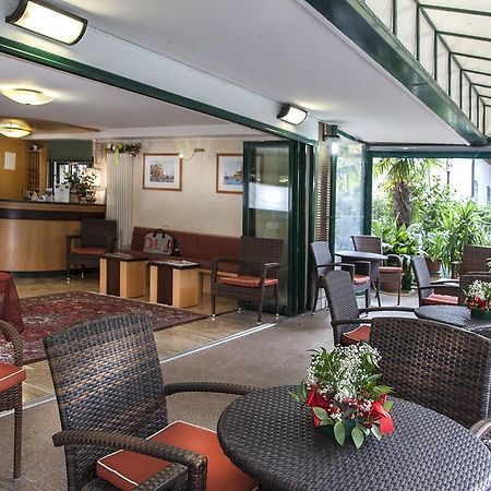 Hotel Verdemare Rimini Exterior photo