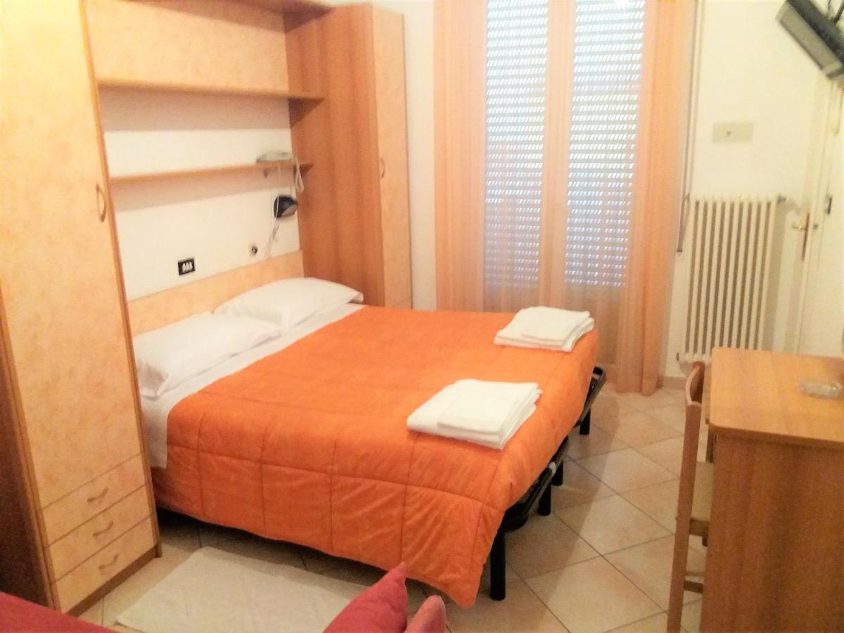 Hotel Verdemare Rimini Exterior photo