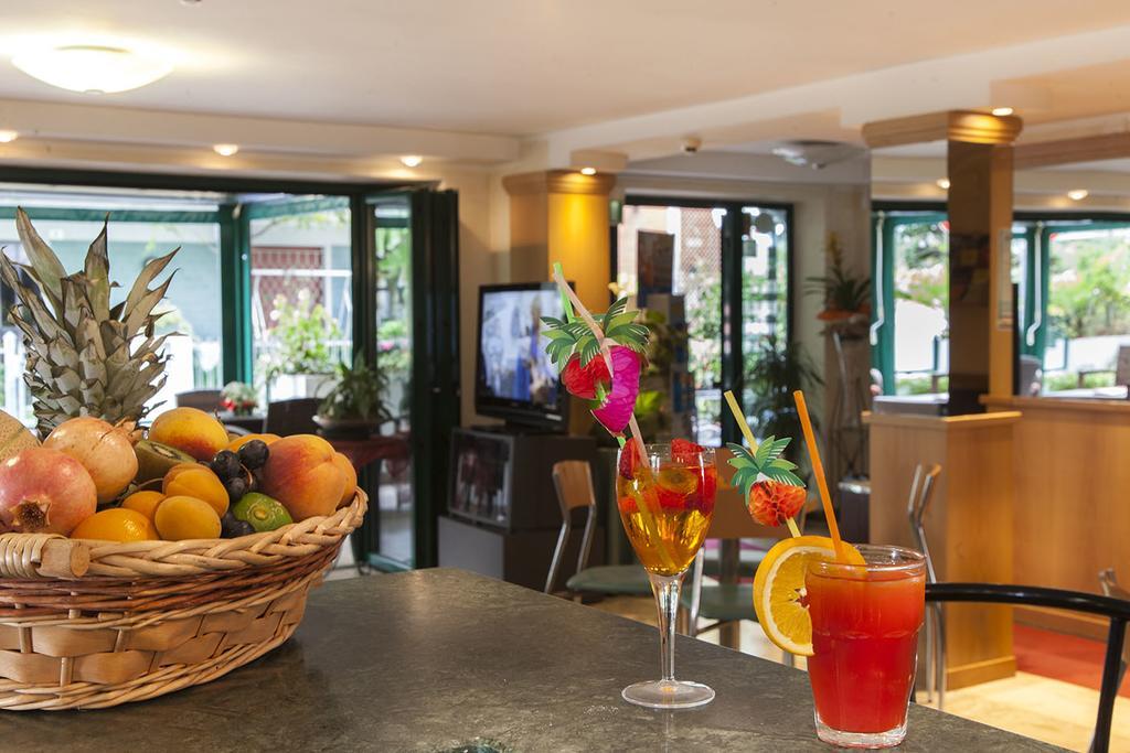 Hotel Verdemare Rimini Exterior photo