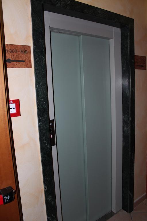 Hotel Verdemare Rimini Exterior photo